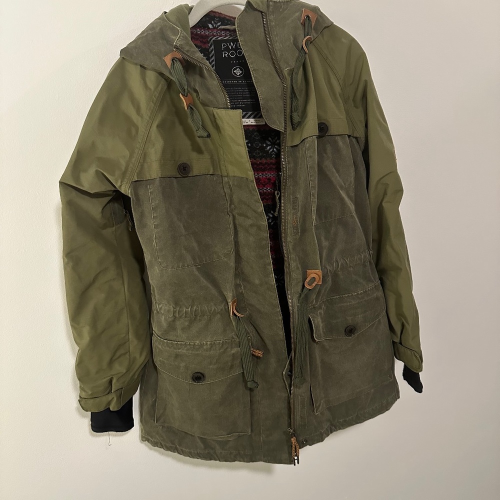 Pwdr room snowboarding jacket